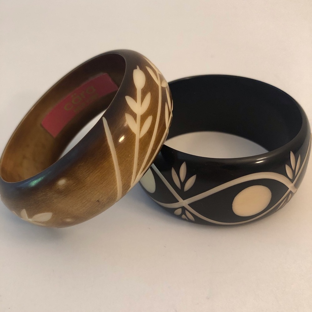 Set of 2 Carved Bangle Bracelets